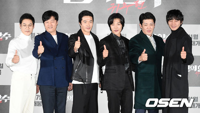 Kwon Sang-woo unhappily exploded action smoke on screen through Faith Han. Sue: EarOn the afternoon of the 29th, CGV Yongsan I-Park Mall in Seoul held a press preview of Faith One Number: Ear.Actor Kwon Sang-woo, Kim Hee-won, Kim Sung-kyun, Huh Sung-tae, Woo Do-hwan, Won Hyunjun and Lee Gun were present.Faith One Number: Ear (director Regan, provision distribution CJ Entertainment, production Co., Ltd., Mass Entertainment Co., Ltd., Ajitfilm) depicts Ear (Kwon Sang-woo), who lost everything to Baduk and survived alone, playing a life-and-death match with those who have ghostly Baduk in the World of the cold bet Baduk edition. ...This Faith One Number: Ear is a Hanako to Anne version of Jung Woo-sungs Faith One Number released in 2014.At that time, Faith Han Su was a hit with 3.5 million people in the grade of not being able to watch the youth. The new Ear will show a new Kahaani, not Kahaani, which is connected to the previous episode.It was not easy to choose the Hanako to Anne format because the first episode was so good, said Lee Gun, who directed the new production.I wanted to make a more exclusive movie, and I wanted to show more spectacular attractions in Action.The hidden theme of the movie is that Baduk in a single edition is like a human life. I do not think I have melted a edition of Baduk in Ears journey.I did not want to be limited to the bet Baduk to get a little more love for the Faith One Number series.It was a big adventure in itself, and it seems that Actors are well expressed because they are good at expressing. Kwon Sang-woo took on Ear, who was vital to the Baduk edition of the play; after losing everything to Baduk, he jumps into the bet Baduk edition, which drove him to his limbs.He plans his last revenge for the cold world that he realized as Baduks World, and he visits Baduk masters across the country and plays a big role in his life.Immediately after the premiere, Kwon Sang-woo said, When I shot, I thought a lot and my feelings came up a lot.I want to say that everyone is the main character and thank the bishop. Kwon Sang-woo, who had a lot of expressions and emotions in the movie than the ambassador, said, Ear did not have many ambassadors, so I was worried about what if it looks flat?I was worried a lot on the set, but I was on the scene with a very small detail expression or a self-hypnosis line alone.I think the audience should judge whether the expression was good or what it was like, but I tried to immerse myself in the filming scene in accordance with the feeling of following for my sisters revenge. Kwon Sang-woo presented an intense action reminiscent of Faith One Number: Ear in The Horseless Cruelty (2004) and The Beast (2006), which he said meet and make a snowy show.So I wanted to shoot quickly, and I trained hard in the preparation process. In fact, there was something I wanted to show more.Some are much edited, but I understand because the perfection of the film is more important. It was a pleasant work as a result.The movie is over now, but I am immersed in Ears feelings and there is a lingering feeling. The first box office and starring was Jung Woo-sung, but did not you feel burdened?Kwon Sang-woo said, I have seen one piece of Faith One Number before, and I did not see it deliberately while preparing Ear.I thought the scenario and Ear I saw were series but totally different movies. Jung Woo-sung, who liked it in the first part, appeared and enjoyed it so much.I was burdened by the movie that my senior appeared in, but I was honestly excited rather than burdened. I was excited that we should make a new tone. The director believed in Actors on the spot.Before entering a god, he said, Go straight to Actors feelings. Before starting, I came to the scene with faith and conviction about the director. In addition, Kwon Sang-woo, who lost 8kg or weight, said, Ear had to show Baduk and Action to be polished, so it was hard not to eat for three months even though I liked to eat.It wasnt that hard to work out, he said.When I first met Kwon Sang-woo Actor, Jung Woo-sung Actor was so good in the previous part, but Kwon Sang-woo Actor has the advantage as Jung Woo-sung Actor.I think each Actor has its advantages. I wanted to capture the lyricism in Kwon Sang-woo Actors eyes in the movie.During the ten years of the play, Ears training process comes out, and I think he has made a lot of effort to express such a long time.Actively, I was grateful for your goodness. I had been training in the mountains for more than 10 years and was different from the general public.Actor has been trying for a long time to make her look like wildlings. I am so grateful for the weight loss.I just appreciated Actors performance on the spot. In addition to Ear, played by Kwon Sang-woo, he also plays a baduk version with his mouth, a shit teacher (Kim Hee-won), a Baduk and world-teaching Heo Il-do (Kim Sung-kyun), Ear and a bad-yeon Busan Weed (Heo Sung-tae), a dead Baduk stone-dead loner (Woo Do-hwan), and everything else Jang Seong-mudang (Won Hyunjun), who sees through, appears to enrich the film.Kim Hee-won said, When I saw the movie today, my head was clear and cool, it was a revenge drama, but my head was not complicated and cool.I saw all the characters alive and enjoyed it satisfactorily. Kim Hee-won also said, It was like a character that ripped off all the comics. It was very stylish and hard.If my character was too comical here, I would break this atmosphere, but if I went too seriously, I would not have any presence. What is the middle?I thought about it and sometimes I felt like I had to do an oba. But I had to find it. This is it?The youngest junior, Woo Do-hwan, said: I co-worked with my seniors through the screen, and the film seems to have passed quickly without knowing the time, and I felt pleasant and exhilarating.It seems that there are various things in the movie. Kwon Sang-woo and impressive action performance, he said, I was honored to have grown up watching the action performance of Kwon Sang-woo since I was a child.Before the filming, I set the action sum in advance and continued to match it the day before. Actor was more active than action confrontation.I want to be a lot of actors in comedy personally. Finally, Kwon Sang-woo said, There are many parts of our film that are guidelines in our lives.I would like you to come and see it, and Actor is the main character, Udohan said, Everyone made it live.I hope that the effort will be delivered to the audience, he said. The reason why this movie is more meaningful is the casting process and the moments of the director and actors before that.I was able to live with such a time, and I worked harder. I ask for a lot of expectations and love. Regan said, Staff, Actors took a one-on-one shot.I took it with gratitude throughout the shooting. Meanwhile, Faith One Number: Ear will be released on November 7th.