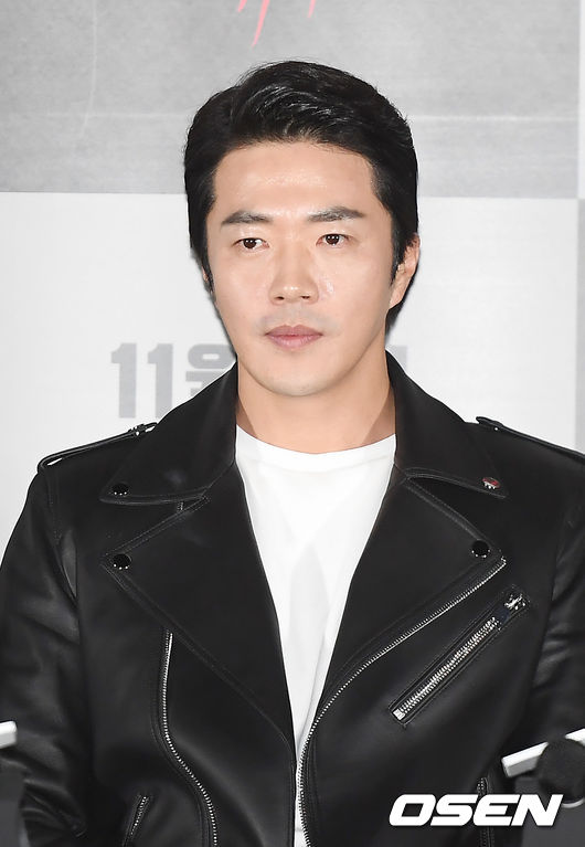 Kwon Sang-woo unhappily exploded action smoke on screen through Faith Han. Sue: EarOn the afternoon of the 29th, CGV Yongsan I-Park Mall in Seoul held a press preview of Faith One Number: Ear.Actor Kwon Sang-woo, Kim Hee-won, Kim Sung-kyun, Huh Sung-tae, Woo Do-hwan, Won Hyunjun and Lee Gun were present.Faith One Number: Ear (director Regan, provision distribution CJ Entertainment, production Co., Ltd., Mass Entertainment Co., Ltd., Ajitfilm) depicts Ear (Kwon Sang-woo), who lost everything to Baduk and survived alone, playing a life-and-death match with those who have ghostly Baduk in the World of the cold bet Baduk edition. ...This Faith One Number: Ear is a Hanako to Anne version of Jung Woo-sungs Faith One Number released in 2014.At that time, Faith Han Su was a hit with 3.5 million people in the grade of not being able to watch the youth. The new Ear will show a new Kahaani, not Kahaani, which is connected to the previous episode.It was not easy to choose the Hanako to Anne format because the first episode was so good, said Lee Gun, who directed the new production.I wanted to make a more exclusive movie, and I wanted to show more spectacular attractions in Action.The hidden theme of the movie is that Baduk in a single edition is like a human life. I do not think I have melted a edition of Baduk in Ears journey.I did not want to be limited to the bet Baduk to get a little more love for the Faith One Number series.It was a big adventure in itself, and it seems that Actors are well expressed because they are good at expressing. Kwon Sang-woo took on Ear, who was vital to the Baduk edition of the play; after losing everything to Baduk, he jumps into the bet Baduk edition, which drove him to his limbs.He plans his last revenge for the cold world that he realized as Baduks World, and he visits Baduk masters across the country and plays a big role in his life.Immediately after the premiere, Kwon Sang-woo said, When I shot, I thought a lot and my feelings came up a lot.I want to say that everyone is the main character and thank the bishop. Kwon Sang-woo, who had a lot of expressions and emotions in the movie than the ambassador, said, Ear did not have many ambassadors, so I was worried about what if it looks flat?I was worried a lot on the set, but I was on the scene with a very small detail expression or a self-hypnosis line alone.I think the audience should judge whether the expression was good or what it was like, but I tried to immerse myself in the filming scene in accordance with the feeling of following for my sisters revenge. Kwon Sang-woo presented an intense action reminiscent of Faith One Number: Ear in The Horseless Cruelty (2004) and The Beast (2006), which he said meet and make a snowy show.So I wanted to shoot quickly, and I trained hard in the preparation process. In fact, there was something I wanted to show more.Some are much edited, but I understand because the perfection of the film is more important. It was a pleasant work as a result.The movie is over now, but I am immersed in Ears feelings and there is a lingering feeling. The first box office and starring was Jung Woo-sung, but did not you feel burdened?Kwon Sang-woo said, I have seen one piece of Faith One Number before, and I did not see it deliberately while preparing Ear.I thought the scenario and Ear I saw were series but totally different movies. Jung Woo-sung, who liked it in the first part, appeared and enjoyed it so much.I was burdened by the movie that my senior appeared in, but I was honestly excited rather than burdened. I was excited that we should make a new tone. The director believed in Actors on the spot.Before entering a god, he said, Go straight to Actors feelings. Before starting, I came to the scene with faith and conviction about the director. In addition, Kwon Sang-woo, who lost 8kg or weight, said, Ear had to show Baduk and Action to be polished, so it was hard not to eat for three months even though I liked to eat.It wasnt that hard to work out, he said.When I first met Kwon Sang-woo Actor, Jung Woo-sung Actor was so good in the previous part, but Kwon Sang-woo Actor has the advantage as Jung Woo-sung Actor.I think each Actor has its advantages. I wanted to capture the lyricism in Kwon Sang-woo Actors eyes in the movie.During the ten years of the play, Ears training process comes out, and I think he has made a lot of effort to express such a long time.Actively, I was grateful for your goodness. I had been training in the mountains for more than 10 years and was different from the general public.Actor has been trying for a long time to make her look like wildlings. I am so grateful for the weight loss.I just appreciated Actors performance on the spot. In addition to Ear, played by Kwon Sang-woo, he also plays a baduk version with his mouth, a shit teacher (Kim Hee-won), a Baduk and world-teaching Heo Il-do (Kim Sung-kyun), Ear and a bad-yeon Busan Weed (Heo Sung-tae), a dead Baduk stone-dead loner (Woo Do-hwan), and everything else Jang Seong-mudang (Won Hyunjun), who sees through, appears to enrich the film.Kim Hee-won said, When I saw the movie today, my head was clear and cool, it was a revenge drama, but my head was not complicated and cool.I saw all the characters alive and enjoyed it satisfactorily. Kim Hee-won also said, It was like a character that ripped off all the comics. It was very stylish and hard.If my character was too comical here, I would break this atmosphere, but if I went too seriously, I would not have any presence. What is the middle?I thought about it and sometimes I felt like I had to do an oba. But I had to find it. This is it?The youngest junior, Woo Do-hwan, said: I co-worked with my seniors through the screen, and the film seems to have passed quickly without knowing the time, and I felt pleasant and exhilarating.It seems that there are various things in the movie. Kwon Sang-woo and impressive action performance, he said, I was honored to have grown up watching the action performance of Kwon Sang-woo since I was a child.Before the filming, I set the action sum in advance and continued to match it the day before. Actor was more active than action confrontation.I want to be a lot of actors in comedy personally. Finally, Kwon Sang-woo said, There are many parts of our film that are guidelines in our lives.I would like you to come and see it, and Actor is the main character, Udohan said, Everyone made it live.I hope that the effort will be delivered to the audience, he said. The reason why this movie is more meaningful is the casting process and the moments of the director and actors before that.I was able to live with such a time, and I worked harder. I ask for a lot of expectations and love. Regan said, Staff, Actors took a one-on-one shot.I took it with gratitude throughout the shooting. Meanwhile, Faith One Number: Ear will be released on November 7th.