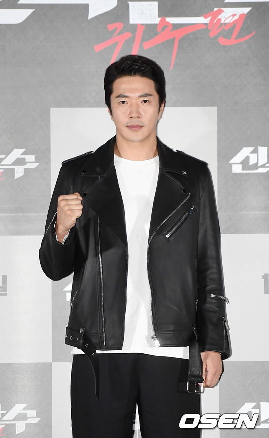 Kwon Sang-woo unhappily exploded action smoke on screen through Faith Han. Sue: EarOn the afternoon of the 29th, CGV Yongsan I-Park Mall in Seoul held a press preview of Faith One Number: Ear.Actor Kwon Sang-woo, Kim Hee-won, Kim Sung-kyun, Huh Sung-tae, Woo Do-hwan, Won Hyunjun and Lee Gun were present.Faith One Number: Ear (director Regan, provision distribution CJ Entertainment, production Co., Ltd., Mass Entertainment Co., Ltd., Ajitfilm) depicts Ear (Kwon Sang-woo), who lost everything to Baduk and survived alone, playing a life-and-death match with those who have ghostly Baduk in the World of the cold bet Baduk edition. ...This Faith One Number: Ear is a Hanako to Anne version of Jung Woo-sungs Faith One Number released in 2014.At that time, Faith Han Su was a hit with 3.5 million people in the grade of not being able to watch the youth. The new Ear will show a new Kahaani, not Kahaani, which is connected to the previous episode.It was not easy to choose the Hanako to Anne format because the first episode was so good, said Lee Gun, who directed the new production.I wanted to make a more exclusive movie, and I wanted to show more spectacular attractions in Action.The hidden theme of the movie is that Baduk in a single edition is like a human life. I do not think I have melted a edition of Baduk in Ears journey.I did not want to be limited to the bet Baduk to get a little more love for the Faith One Number series.It was a big adventure in itself, and it seems that Actors are well expressed because they are good at expressing. Kwon Sang-woo took on Ear, who was vital to the Baduk edition of the play; after losing everything to Baduk, he jumps into the bet Baduk edition, which drove him to his limbs.He plans his last revenge for the cold world that he realized as Baduks World, and he visits Baduk masters across the country and plays a big role in his life.Immediately after the premiere, Kwon Sang-woo said, When I shot, I thought a lot and my feelings came up a lot.I want to say that everyone is the main character and thank the bishop. Kwon Sang-woo, who had a lot of expressions and emotions in the movie than the ambassador, said, Ear did not have many ambassadors, so I was worried about what if it looks flat?I was worried a lot on the set, but I was on the scene with a very small detail expression or a self-hypnosis line alone.I think the audience should judge whether the expression was good or what it was like, but I tried to immerse myself in the filming scene in accordance with the feeling of following for my sisters revenge. Kwon Sang-woo presented an intense action reminiscent of Faith One Number: Ear in The Horseless Cruelty (2004) and The Beast (2006), which he said meet and make a snowy show.So I wanted to shoot quickly, and I trained hard in the preparation process. In fact, there was something I wanted to show more.Some are much edited, but I understand because the perfection of the film is more important. It was a pleasant work as a result.The movie is over now, but I am immersed in Ears feelings and there is a lingering feeling. The first box office and starring was Jung Woo-sung, but did not you feel burdened?Kwon Sang-woo said, I have seen one piece of Faith One Number before, and I did not see it deliberately while preparing Ear.I thought the scenario and Ear I saw were series but totally different movies. Jung Woo-sung, who liked it in the first part, appeared and enjoyed it so much.I was burdened by the movie that my senior appeared in, but I was honestly excited rather than burdened. I was excited that we should make a new tone. The director believed in Actors on the spot.Before entering a god, he said, Go straight to Actors feelings. Before starting, I came to the scene with faith and conviction about the director. In addition, Kwon Sang-woo, who lost 8kg or weight, said, Ear had to show Baduk and Action to be polished, so it was hard not to eat for three months even though I liked to eat.It wasnt that hard to work out, he said.When I first met Kwon Sang-woo Actor, Jung Woo-sung Actor was so good in the previous part, but Kwon Sang-woo Actor has the advantage as Jung Woo-sung Actor.I think each Actor has its advantages. I wanted to capture the lyricism in Kwon Sang-woo Actors eyes in the movie.During the ten years of the play, Ears training process comes out, and I think he has made a lot of effort to express such a long time.Actively, I was grateful for your goodness. I had been training in the mountains for more than 10 years and was different from the general public.Actor has been trying for a long time to make her look like wildlings. I am so grateful for the weight loss.I just appreciated Actors performance on the spot. In addition to Ear, played by Kwon Sang-woo, he also plays a baduk version with his mouth, a shit teacher (Kim Hee-won), a Baduk and world-teaching Heo Il-do (Kim Sung-kyun), Ear and a bad-yeon Busan Weed (Heo Sung-tae), a dead Baduk stone-dead loner (Woo Do-hwan), and everything else Jang Seong-mudang (Won Hyunjun), who sees through, appears to enrich the film.Kim Hee-won said, When I saw the movie today, my head was clear and cool, it was a revenge drama, but my head was not complicated and cool.I saw all the characters alive and enjoyed it satisfactorily. Kim Hee-won also said, It was like a character that ripped off all the comics. It was very stylish and hard.If my character was too comical here, I would break this atmosphere, but if I went too seriously, I would not have any presence. What is the middle?I thought about it and sometimes I felt like I had to do an oba. But I had to find it. This is it?The youngest junior, Woo Do-hwan, said: I co-worked with my seniors through the screen, and the film seems to have passed quickly without knowing the time, and I felt pleasant and exhilarating.It seems that there are various things in the movie. Kwon Sang-woo and impressive action performance, he said, I was honored to have grown up watching the action performance of Kwon Sang-woo since I was a child.Before the filming, I set the action sum in advance and continued to match it the day before. Actor was more active than action confrontation.I want to be a lot of actors in comedy personally. Finally, Kwon Sang-woo said, There are many parts of our film that are guidelines in our lives.I would like you to come and see it, and Actor is the main character, Udohan said, Everyone made it live.I hope that the effort will be delivered to the audience, he said. The reason why this movie is more meaningful is the casting process and the moments of the director and actors before that.I was able to live with such a time, and I worked harder. I ask for a lot of expectations and love. Regan said, Staff, Actors took a one-on-one shot.I took it with gratitude throughout the shooting. Meanwhile, Faith One Number: Ear will be released on November 7th.