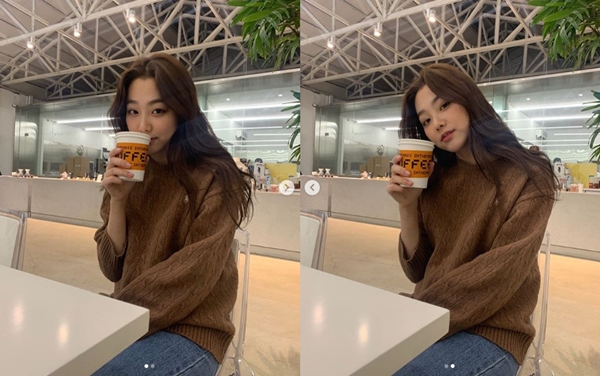 Mina Gugudan reported on the latest.Mina posted two photos on her Instagram   page on Monday.Mina poses with Coffee in what looks like a Cafe, and her beautiful beauty, which shines in casual clothes such as brown sweaters and jeans, attracts attention.Also, the mature allure of autumn atmosphere stands out.Mina recently appeared in the drama Hotel Deluna.