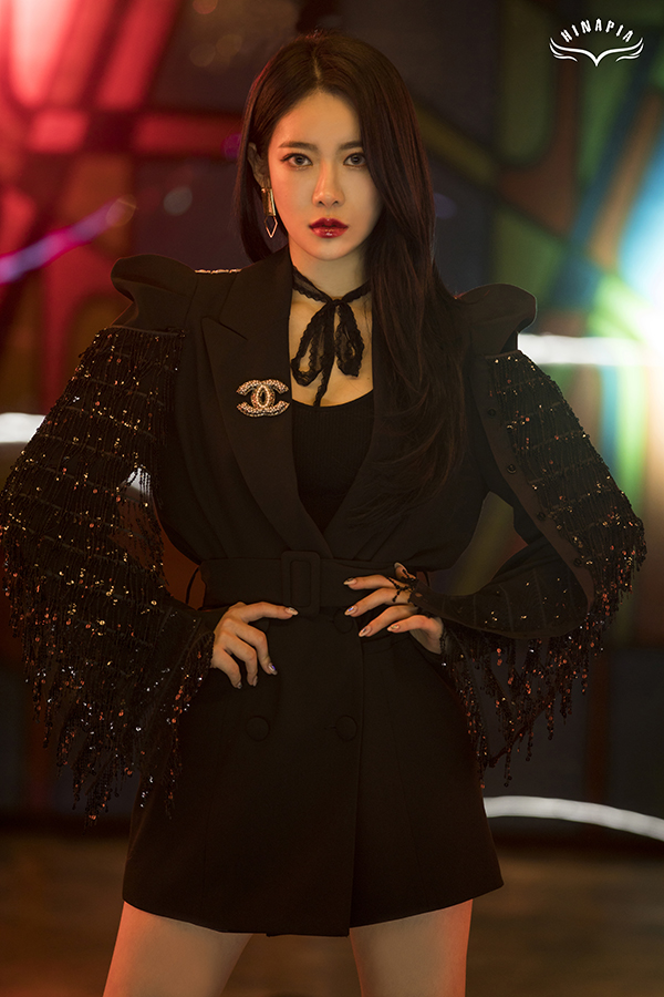 A new five-member girl group, HINAPIA (Hope one of the mafia), has released a concept teaser image of member Yebin.HINAPIA released its concept Teaser of member Yebin through official SNS on midnight on 29th.Yebin boasts a chic charm in all black fashion, while at the same time enhancing her unique girl crush charm with her alluring eyes and fascinating red lip.Yebin, a member of the girl group Pristin, is in a rap position within the team and is known as a talented member who showed charismatic lapping and rap making, so fans are expecting HINAPIAs official debut.In particular, Hope One of the mafias agency, Alslow Entertainment, has recently officially changed its name to OSR Entertainment and plans to launch Hope One of the mafias support in earnest.Meanwhile, HINAPIA (Hope one of the mafia) is composed of Kim Min-kyung, Eun-woo, Yebin, Kang Kyung-won, who was loved by Pristin and a five-member girl group belonging to the youngest sea ahead of the first debut.On November 3, the album NEW START will be released at 6 pm.Photo = OSR Entertainment