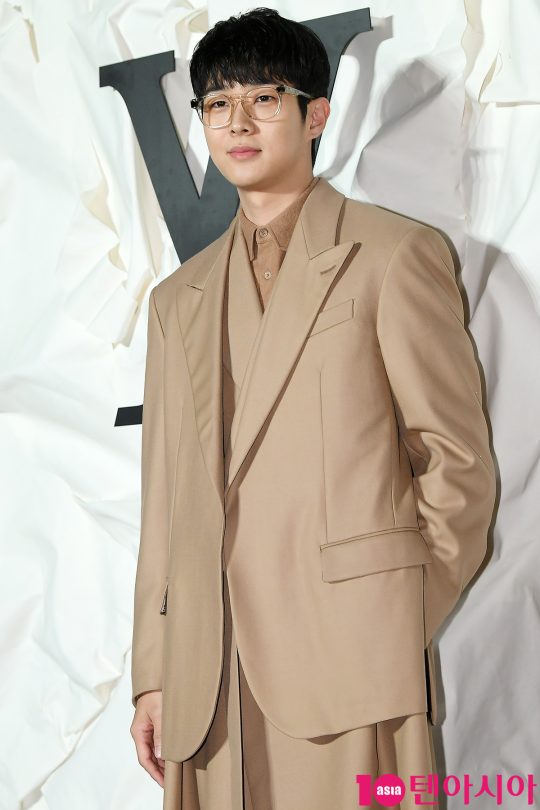 Actor Choi Woo-shik attended the Louis Vuitton Open Event at the Louis Vuitton store in Cheongdam-dong, Seoul on the afternoon of the 30th.At the event, Bae Doo-na, Song Min-ho, Jung Woo-sung, Gong Yoo, Jung Woo-sung, Choi Woo-shik, Sehun, Han Ye Sul, Suhyun, Jessica, Isom, Chloe Moretz, Alicia Vikander, Dirirava, Im Ga-heun and Ann Curtis attended.
