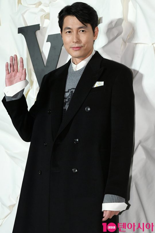 Actor Jung Woo-sung attended the opening event of Louis Vuitton Maison Seoul held at Louis Vuitton store in Cheongdam-dong, Seoul on the afternoon of the 30th.At the event, Bae Doo-na, Song Min-ho, Jung Woo-sung, Gong Yoo, Jung Woo-sung, Choi Woo-sik, Se-hoon, Han Ye-seul, Suhyun, Jessica, Isom, Chloe Moretz, Alicia Vicannesder, Dirirava, Imgaheun and Ann Curtis attended.