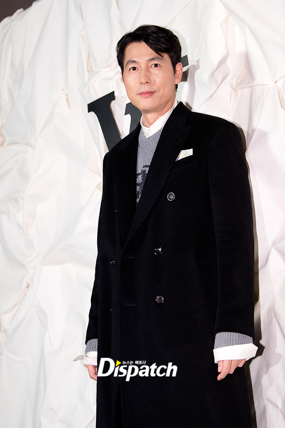 Jung Woo-sung attended a photo wall event held at a brand store in Cheongdam-dong, Gangnam-gu, Seoul on the afternoon of the 30th.Jung Woo-sung caught his eye with a casual suit on the day, with a perfect proportion of visuals like pieces as well as a perfect one.moving piece phasePerfect.Wall.Ha-da.Its always exciting.
