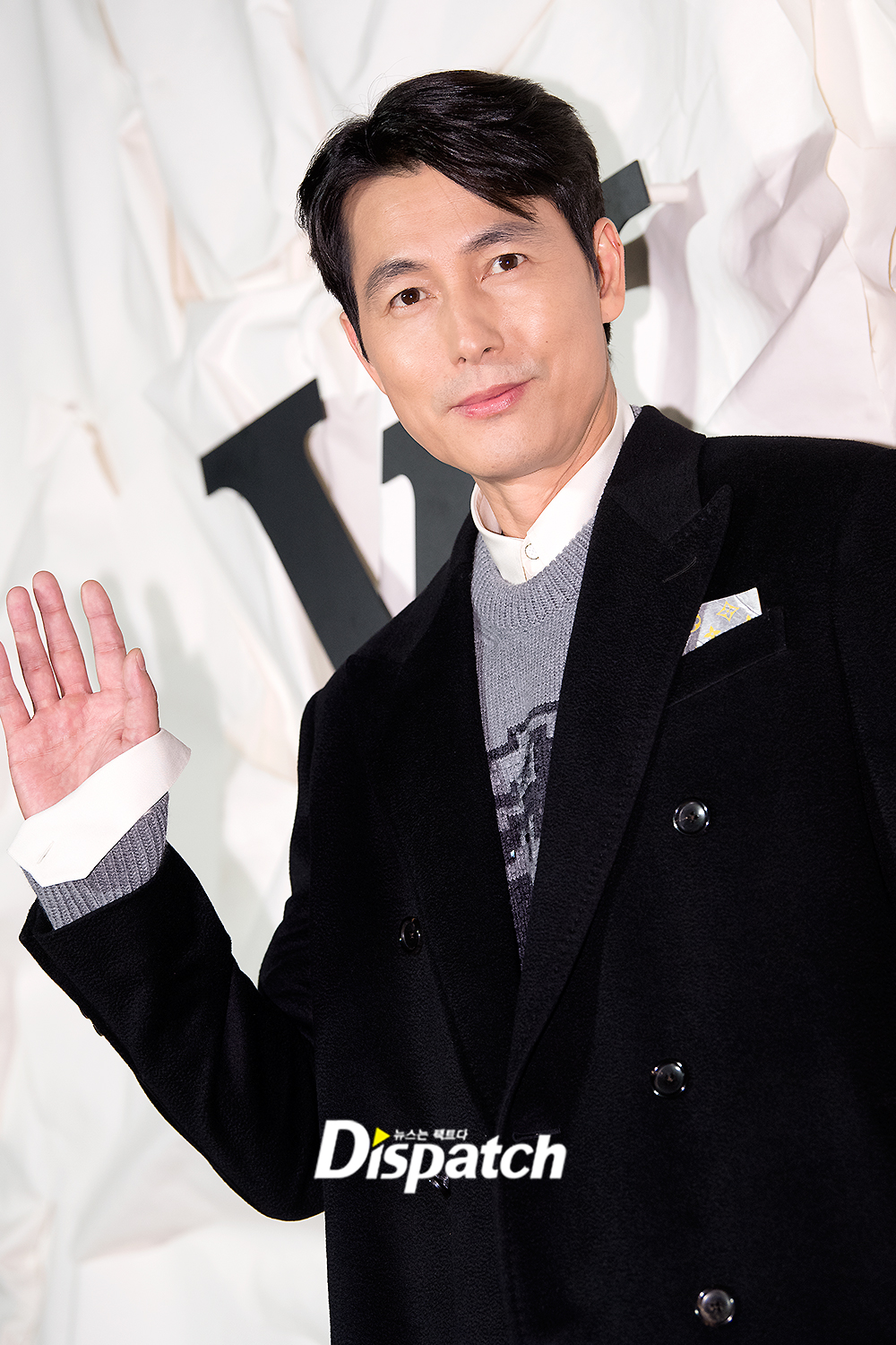 Jung Woo-sung attended a photo wall event held at a brand store in Cheongdam-dong, Gangnam-gu, Seoul on the afternoon of the 30th.Jung Woo-sung caught his eye with a casual suit on the day, with a perfect proportion of visuals like pieces as well as a perfect one.moving piece phasePerfect.Wall.Ha-da.Its always exciting.