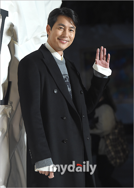 Actor Jung Woo-sung attended the opening ceremony of a France luxury brand held in Cheongdam-dong, Seoul on the afternoon of the 30th.