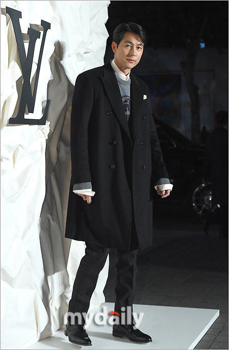 Actor Jung Woo-sung attended the opening ceremony of a France luxury brand held in Cheongdam-dong, Seoul on the afternoon of the 30th.