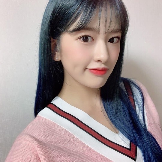 Group IZ*ONE member Ahn Yu-jin announced his comeback with fresh beautiful looks.Ahn Yu-jin posted on the IZ*ONE official Instagram on October 30: IZ*ONE Come back aahhhhhhhhhhhhhhhhhhhhhhhhhhhhhhhhhhhhhhhhhhhhhhhhhhhhhhhhhhhhhhhhhhhhhhhhhhhhIts been hard to bear. Im looking forward to it. Thank you for waiting.The picture shows Ahn Yu-jin, who changed her hairstyle in a blue color, smiling brightly at the camera.The large, clear eyes of Ahn Yu-jin make the pure beautiful look even more prominent.The fans who responded to the photos responded I love you, I thought it was a fairy and It is so cute.delay stock
