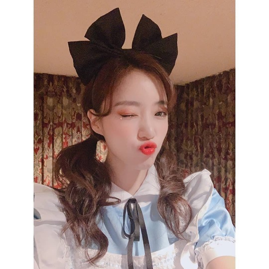 Singer and actor Ham Eun Jung showed off Irish Wolfhound Alice makeup.Ham Eun Jung wrote on his instagram on October 30: EUNJUNG HALLOWEN EVENT 2019! Fighting for you Horror Night Party.I was worried about it. The first Halloween. Life is a challenge. Inside the picture was a picture of Ham Eun Jung dressed as Alice; Ham Eun Jung winks at the camera.Ham Eun Jungs cute beauty catches the eyedelay stock