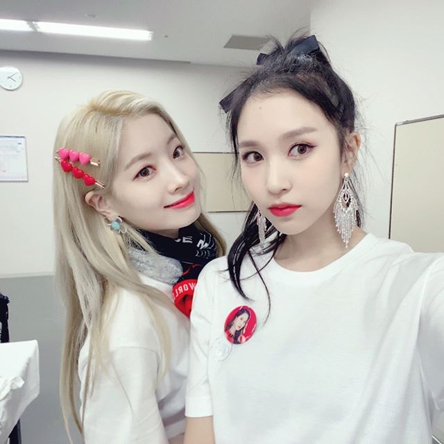 Group TWICE Mina, who temporarily suspended activities for health The reason, unveiled the brighter status.On the 30th, TWICE official Instagram posted a picture of Mina, Dahyun and Chaeyoung taking pictures together with smiley emoticons.In the photo, Dahyun, Mina and Chaeyoung show off their beautiful looks.All three members steal their eyes with transparent clear skin and more beautiful looks.Mina, who temporarily suspended her activities for health The reasons, recently appeared in a fan meeting for the fourth anniversary of TWICE in Korea.Mina is showing a bright smile as she takes pictures with Dahyun and Chaeyoung.Meanwhile, TWICE is currently conducting the TWICE World Tour 2019 TWICE Rights.