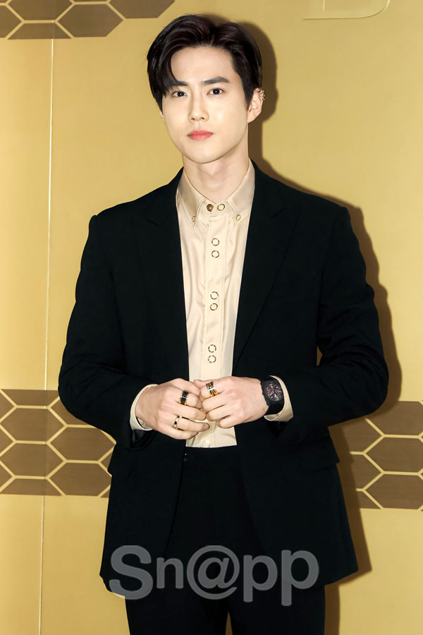 EXO Suho has a photo time at the event commemorating the launch of Bulgari Serpenti Seduttori held at Seoul Wave in Seoul Seocho District on the afternoon of the 29th.Meanwhile, Bulgari (BVLGARI) iconic watch, Serpenti Seduttori, is a watch that expresses the snake symbol of Bulgari in the motif, and contains the know-how of Swiss watchmaking and the originality of Italy.Written by Park Ji-ae, a photo of a fashion webzine,EXO Suho has a photo time at the event commemorating the launch of Bulgari Serpenti Seduttori held at Seoul Wave in Seoul Seocho District on the afternoon of the 29th.