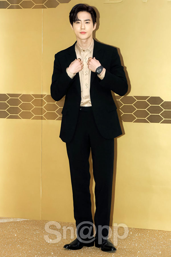 EXO Suho has a photo time at the event commemorating the launch of Bulgari Serpenti Seduttori held at Seoul Wave in Seoul Seocho District on the afternoon of the 29th.Meanwhile, Bulgari (BVLGARI) iconic watch, Serpenti Seduttori, is a watch that expresses the snake symbol of Bulgari in the motif, and contains the know-how of Swiss watchmaking and the originality of Italy.Written by Park Ji-ae, a photo of a fashion webzine,EXO Suho has a photo time at the event commemorating the launch of Bulgari Serpenti Seduttori held at Seoul Wave in Seoul Seocho District on the afternoon of the 29th.