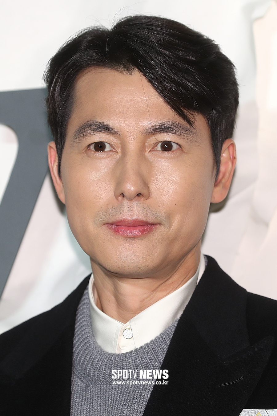 Actor Jung Woo-sung poses for a brand photocall event held in Cheongdam-dong, Seoul Gangnam District, on the afternoon of the 30th.
