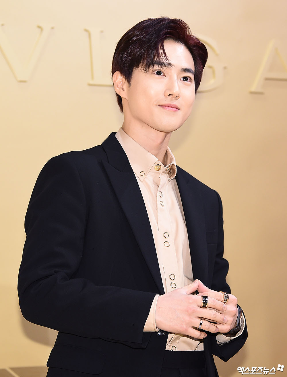 EXO Suho, who attended the launch ceremony of the new iconic watch Serpenti Sedutori in Bulgari, Italys leading luxury brand, held at Seoul Jamwon Seoul wave on the afternoon of the 29th, has photo time.
