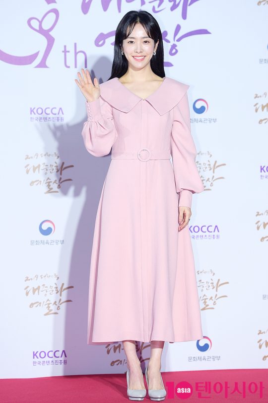 Actor Han Ji-min attended the red carpet event at the 2019 South Korea Popular Culture and Arts Awards ceremony held at the Olympic Hall in Olympic Park, Bangi-dong, Seoul, on the afternoon of the 30th.The 2019 South Korea Popular Culture and Arts Awards will be awarded to the Korean Artists Welfare Foundation, which contributed to the development of popular culture during the year, and will celebrate its 10th anniversary this year with a government award system designed to encourage popular culture Korean Artists Welfare Foundations such as singers, actors and voice actors.It will be broadcasted on MBC MUSIC and Naver VLIVE at 6:30 pm on November 3.