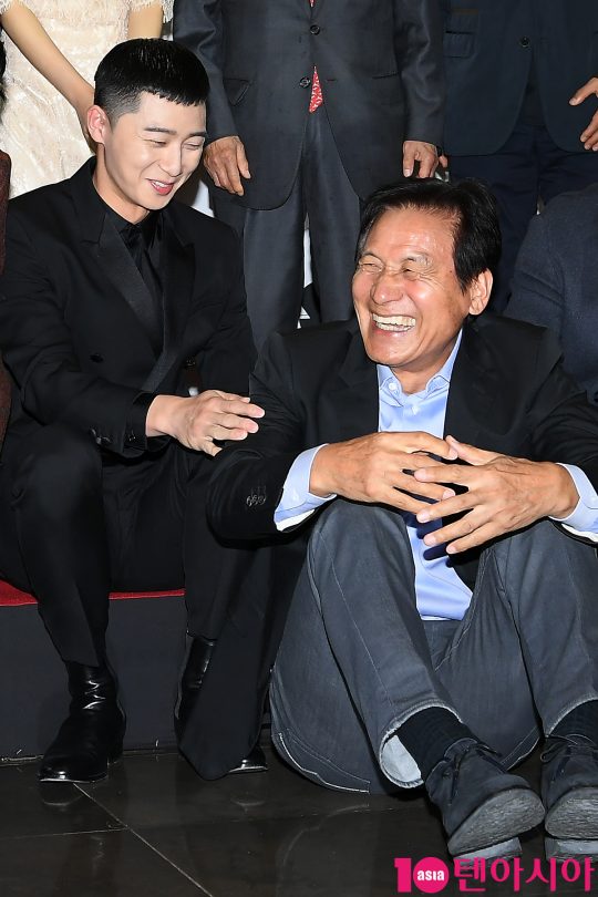 Actors Park Seo-joon and Ahn Sung-ki attended the opening ceremony of the Asiana International Short Film Festival held at Gwanghwamun, Cinecube, Seoul, on the afternoon of the 31st.