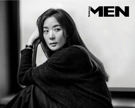 Actor Lee Chung-ah has emanated an alluring Aura that overwhelms black and white.Lee Chung-ah, who announced his successful acting transformation with SBS monthly drama VIP, which was first broadcast on the 28th, released a picture interview with fashion magazine Noblesse Men.This picture was a pictorial concept that emphasized the actors Aura, which is somewhat loosened than the Feelings, which contains the whole, and has a rough appearance and undecorating natural beauty.Lee Chung-ah in the public picture is concentrating his attention by radiating a dreamy and alluring Aura that overwhelms black and white.It shows intense and chic charisma even in loose and languid Feelings, and adds to the perfection of the picture with its brainwashing eyes and pose.In addition, Lee Chung-ah not only completely digests various styling and hairs different from concept to concept, but also brings out a unique atmosphere with pose and eyes to match it, and shows off the admiration of the field staff and shows off the artists face.In the later interview, Lee Chung-ah talked about the life and daily life of her mature process as an actor and an artist.In this years film Renewal, Spring, drama Beautiful World, VIP and entertainment Everyones Kitchen, Lee Chung-ah, who has been presenting various activities, expresses as the second day, I am just stepping on my pace.I appreciate it if you evaluate it that way. It seems that our work is well received when it reaches many people.I would be happy if this drama was aired and I heard the second heyday. Lee Chung-ah, who entered the 17th year of his debut, said, When I take a break, I see a book.Even then, it is related to work by saying, Oh, thats what this persons feelings were in the script at the time. Everything in my life is connected to Acting.So I did not do anything else, that is the power that I can still do this. On the other hand, Lee Chung-ahs pictorial and interview can be found in the November and December issue of Noblesse Man.