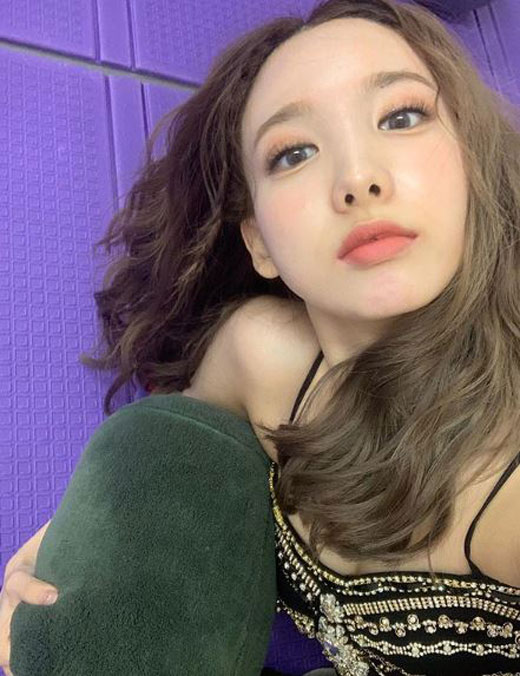 Nayeon, a member of girl group TWICE, boasted fresh beautiful looks.Nayeon posted three photos on the official Instagram of TWICE on the 31st; Nayeon is staring at the camera and making a cute face.Especially, unique visuals attract attention.The netizens who watched this made various comments such as It is really beautiful, Always bright Nayeon and I will like it forever.Meanwhile, Nayeons group TWICE concluded the World Tour TWICE World Tour 2019 TWICE Ritz (TWICE WORLD TOUR 2019 TWICEIGHTS) concert at the Messe International Exhibition Hall in Chiba Makuhari, Japan on the 27th.