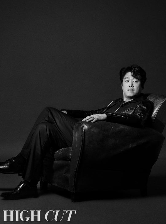 Five Actors of Faith: Ear (hereinafter Ear) have featured the cover of the magazine Hycutt.The movie Ear Kwon Sang-woo Kim Hee-won Kim Sung-kyun Allow active status One Hyunjun published on October 31st, revealed the presence of rough men through the star style magazine Hycutt.Black and white photographs with the intense expressions of actors conveyed the spleen atmosphere as if watching a noir movie.Actors dressed in classic clothes such as suits, coats and leather jackets expressed tense tension with their eyes in front of the camera.The flames burning on the checkerboard, the Asri spreading Acting and the strong lighting that divides the screen into black and white made the presence of the actors more prominent.In an interview after the filming, Kwon Sang-woo, who played Ear, said, The director edited and sent about 150 reference works, giving me confidence in what kind of movie Ear will be.All actors in the field could have been able to act with faith because of the precise calculation of the production, he said. I tried to show the impression that Kwon Sang-woo is such an actor to my young friends who do not know all about Actor Kwon Sang-woo through extreme action or acting.Kim Hee-won, a teacher of shit, said, All the actors gathered in the character of Ear are counted and terrifying.It seems like it is because everyone has worked so hard on Acting, but in reality, they are really angelic people. Kim Sung-kyun, the teacher of Ear, said, If the previous work Faith Hansu had a sharp feeling of iron, this Ear seems to have a fantasy element.I can expect more imagination, he said, referring to the difference from his previous work.Allow active status of Busan Weed Station said, When I was working as an actor seven or eight years ago, Director Lee of Ear gave me a prickly advice that I can not become an actor if I can not manage like now.It was a chance to go hiking from that day and to keep my own management hard, but I heard that the director would like to see me in making this Ear.Regan is my benefactor, he said.When I made the last cut of my appearance, my emotions grew stronger as the time passed, and the cut sign sounded and I went out alone and cried.I barely got through my feelings, and my coachs eyes were red. I hugged each other and said that I was good, and that I had suffered.It seems that that was probably the moment of greatest joy. emigration site
