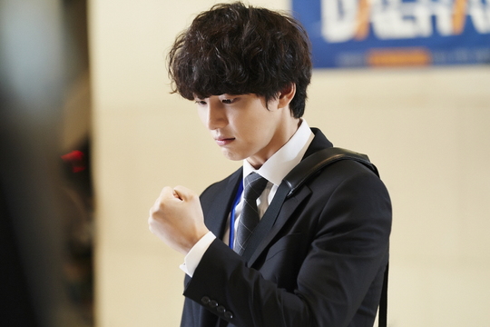 In the second half of this year, the expected TVN Psychopath Diary Diary Diary, Yoon Shi-yoon, captures the attention of his character Bgu Dong-sik, a perfectly mixed interview.His humorous answer is laughing and raising expectations for this broadcast.The TVN new tree drama Psychopath Diary Diary is a story that happens when you see a diary of the Murdererer process that happened to be accidentally obtained by B Yoon Shi-yoon, who lost his memory in an accident while fleeing the Murdererer incident scene that he witnessed.Director Lee Jong-jae, who directed the drama 100 Days of the Nang Gun, and Ryu Yong-jae, who wrote the drama Ria Game and Time of Dogs and Wolves, are raising expectations with his work in concert.Among them, Yoon Shi-yoon directly reveals the charm of his six-dong-sik character, drawing attention.The figure of Yuk Dong-sik seems to be a fantasy character, but it shows Ke Wang, deviation, and It about the courage that everyone has in their hearts, he said.I think its the charm of the six-way style that shows people wanting to avenge those who are making us sick and wanting to repulsion very nice and clumsy, but all viewers cheer together, said Yoon Shi-yoon, who raised expectations.In particular, Yoon Shi-yoon said, This station is like a two-person station in Acting.Bgu I feel a different pleasure as I am Acting different characters every time I go to and from the Psychopath Diary Yukdongsik of justice that kicks the bad guys and the bad guys. Yoon Shi-yoon then called Psychopath Diary Diary Diary Top Model and raised interest.Comic Acting and Murderererja Acting are two areas where an actor is obsessed to express something instinctively.It is my big top model in this work, he said, and he expected the Yoon Shi-yoon ticket more and more.Meanwhile, Yoon Shi-yoon has revealed the funny reaction around the high synchro rate with the dynamic character.Psychopath Diary Acting has been seen a lot before, but I was worried that I could do Bgu Acting, which is mistaken for the real Psychopath Diary, said Yoon Shi-yoon.But they told me not to worry about it, he said, and the real, timid, and timid, dynamic is amazing to me.Moreover, Yoon Shi-yoon said, The bishop and the artist also said, I want you to shine a lot of original shape.I think you had expectations for the actual Bgu dynamics and the synchro rate of the Yoon Shi-yoon. Is that a compliment?Finally, Yoon Shi-yoon is laughing at the shooting scene of Psychopath Diary Diary.I will shoot hard so that this happiness energy can be delivered to viewers.  Please wait a little longer! Thank you. Q. The charm of a dynamic character;The character of the play is a fantasy character, but it shows Ke Wang, deviation, and It about the courage that everyone has in their hearts.I think that the charm of the six-way style is the way that all the viewers are showing up to cheer together, very nice and clumsy, but the hearts that want to revenge the people who are making us sick and repulsion.Q. If there is a similar part to a dynamic characterPsychopath Diary Acting has been seen a lot before, but I was worried that I could do Bgu Acting, which is mistaken for the real Psychopath Diary.But people around me told me not to worry about it, saying that the real, timid, and real-life dynamics seemed to be amazing to me.The director and the artist also said, I hope you will shine a lot of your original appearance.I think you had expectations for the actual Bgu dynamics and the synchro rate of the Yoon Shi-yoon. A compliment...? (laughing)Q. The most enjoyable thing about Acting the meat diet.This role is like a two-person role.I usually feel a different pleasure as I am acting on different characters every time I go to and from the Psychopath Diary dynamics of justice that kicks the same (actually acknowledged) and bad guys.The word Psychopath Diary of justice here is an incongruous expression, but the reason why you can see the drama is that you can see it.Q. For Yoon Shi-yoon, RanIs called Top Model for me. Comic Acting, and Murderererja Acting.I think it is two areas where an actor is compelled to express something instinctively.To shake off such obsession and make it as natural as possible, as Yoon Shi-yoon. It is my big top model in this work.Q. The meat-and-tick is a suspense thriller enthusiast, what is the real taste of movies?I personally like humanistic movies.Suspense thrillers also find famous works, which are supported by very clever and detailed scenarios and directing, which seems to be the best strength to deceive and keep the main characters and viewers nervous together.Like the last twist of the movie.Q. Chemie with actors and the atmosphere of the scene.One of the words we say a lot is how we cast actors who are so good at Acting and full of personality, and the director is great.The answer to the good atmosphere of the scene is very cliché, but this place is a really accusative place.I am spending every moment thinking that it is fun to see the act of actors with acting ability and personality in the nearest place.Q. Field episodes;Q. A word to viewers waiting for the first broadcast.Ill shoot hard so that this happiness energy can be transmitted to viewers. Please wait a little longer! Thank you.hwang hye-jin