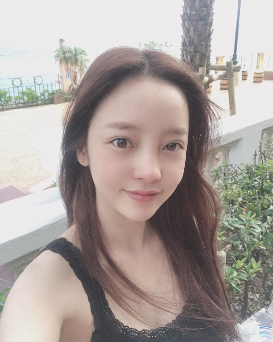 Goo Hara posted a photo on the 31st with an article entitled Good Morning!In the open photo, Goo Hara is wearing a black nash overseas and wearing a Smile at the mouth, especially with a makeup close to the people, showing off her innocence different from stage makeup.The netizens cheered Goo Hara with comments such as Sister is so lovely, I am glad to be happy and Fighting all the time.Meanwhile, Goo Hara is working as a Japanese single, Midnight Queen.