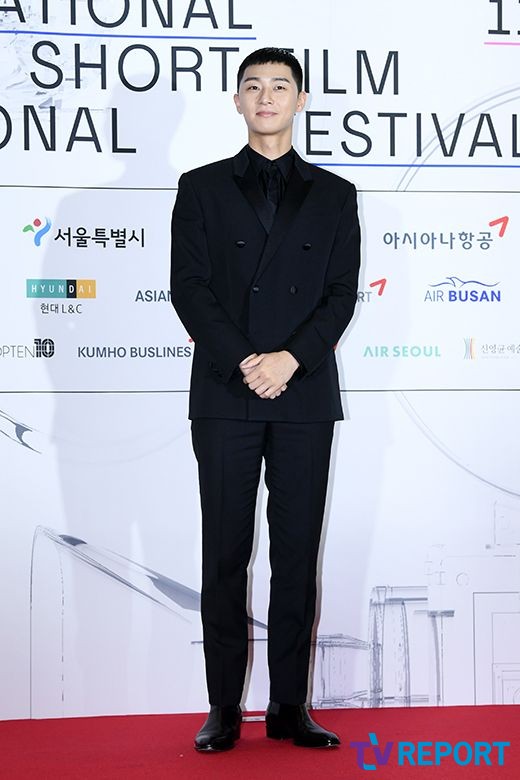 Actor Park Seo-joon poses at the opening ceremony of the 17th Asiana International Short Film Festival held at Gwanghwamun, Sinmunro, Jongno-gu, Seoul on the afternoon of the 31st.The 17th Asiana International Short Film Festival, which was commissioned by Park Seo-joon and Joo Bo-young as special judges, will be held at Seoul CineCube Gwanghwamun and Complex Cultural Space Emu until November 5th as the first international competition short film festival in Korea.