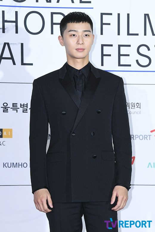 Actor Park Seo-joon poses at the opening ceremony of the 17th Asiana International Short Film Festival held at Gwanghwamun, Sinmunro, Jongno-gu, Seoul on the afternoon of the 31st.The 17th Asiana International Short Film Festival, which was commissioned by Park Seo-joon and Joo Bo-young as special judges, will be held at Seoul CineCube Gwanghwamun and Complex Cultural Space Emu until November 5th as the first international competition short film festival in Korea.