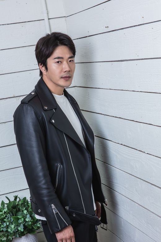 Action Vice.Kwon Sang-woo, who met at a cafe in Samcheong-dong, Jongno-gu, Seoul on the morning of the 30th, said firmly.Kwon Sang-woo, who had returned with an action movie that was a long time ago, felt tense and excited.Reborn as an Action star, boasting a muscular figure with the 2001 film Volcano and 2004 The Horse-Draining Cruelty, he also shows off his unchanging figure and action performance in the 2019 film Faith One Number: Ear as well.Faith One Number: Ear is a film in which Ear (Kwon Sang-woo), who lost everything to Baduk and survived alone, plays a life-and-death battle with those who have ghostly Baduk in the world of the cold bet Baduk edition.The following is the answer to the questionQ. What was it like when you were offered a Faith One Number: Ear appearance?I was not particularly concerned about the scenario. I was happy to think I could do a big challenge.Q. Have you seen the first episode of Faith One Number?I went to the theater and watched a movie at the time of the release of Faith One Number. I did not turn it back while filming the sequel. I saw it edited on YouTube, but the whole story and the story were very different.So I wondered what the audience would think.Q. Was there any pressure connecting Jung Woo-sung?Personally, he is a close and favorite senior with Jung Woo-sung. If the movies ending was the same as the previous one, it would have been burdensome.But I expected this work to show my own strengths, although it was rugged against the backdrop of the past. I hope you will look good, though it is different from Jung Woo-sung.Q. Did you have any special exchange with Jung Woo-sung?In fact, I think the Faith One Number series is a film made with Jung Woo-sung, thinking it was a basic courtesy, so I contacted Jung Woo-sung before filming.Im shooting a sequel to your movie, come see me. You said you wanted to see me when the time was over.Q. Theres a scene in the play where you hang upside down and have Baduk. Whose idea is it?I told the director first: The animation set was impressive, and it seemed to be intense if I reproduced the image of Ear hanging upside down and leaving Baduk with due diligence.Q. Did they all play it themselves?I did it without wire or bands, like Action. Of course I could.In the next piece, there is a scene where you hang from the window and then pop into the room, and the staff are preparing and wired and raging. I think you can do it.And I got OK at once.Its Ear, so you have to do it. Its not Ear if you take it as CG. Its going to be sad if the audience accepts it as CG.Q. The body is like a CG.Its not CG, its real. (Laughing) I usually go to work out at ten oclock every morning. I wish I could get eight more seconds, but I was sorry that some of the scenes were in the final version.Hes not a fitness trainer. (Laughing) I hope it works out later and shows it like a service cut.Q. They said they lost eight kilograms for the movie.At the beginning of his debut, he weighed seventy-seven pounds, which he usually weighed, but he didnt gain weight, he gained muscle mass.I think it would be good to lose 4 to 5 kg when I work. I try to keep it that way when I work in the future.Im really not able to lose a kilogram or two, but I was excited to think that I had a goal and a character.Usually, after shooting, hanging out and having a dinner, I went to a health club near the province, telling the manager to boil sweet potatoes. (Laughs)Q. There seems to be an Action Deputy.Action Vice is in the process of stretching it to power flags, not just weighting these days, and trying to develop flexibility.Q. Action How was the new shoot?The alley god needed a sophisticated sum. (Hong) Ki Jun-i was not such a good athletic friend, but he worked really hard.I practiced in the same way when I met my eyes, and I hit it while shooting. The Friend is also reacted and hit me naturally.It was not a bad thing, it felt good. The more I practiced, the better I got. I had a lot of trouble.Q. The work is quite comical: Was there any difficulty in catching the tone of acting?It may be more nimble, but I think the coach made it up of such a part.I didnt think about that, I filmed him trying to understand him. I understand revenge for my family. I want to protect her, Im angry.It wasnt hard to get involved in the field.Q. Ear has no toxic lines: How was it with the acting?I remember the time I was shooting Volcano. It was my first debut, charismatic, not many lines, all colloquial. It was frustrating.It was hard to express it in colloquial form because I was not sure about acting.Ear also had a lot of troubles about what to do if he looked like a flat character because he didnt have many lines, and I think he was trying to make it look like that, because he was breaking the character.So it was a scene where one hundred great powers poured all over me. Thats a lot of talk.It was actually very painful, and it was a bad flu, so I was shot with a thick padding and shot and ringer, and fatefully, I think I was in good shape with Ears ending feelings.And the lines. And the lines and the lines were written without a fuss.Q. Baduk has a lot of acting: Did you originally have Baduk?I havent really left anything like Baduk or organs in the military since. Why would he die moving like that?(Laughing) I learned by putting Baduk when the professional knights and actors who asked me to ask me about it, but Baduk was a picture of winning when I ate a house, but at some point I could turn it over.So its exciting, and it seems like like likening Baduk to life.Q. When I watch a movie, I think about why I die in Baduk like that.I can. But if you think otherwise, its a confrontation of very honest people. Youre betting everything on one Baduk.I thought that it would have a good effect on the audience in a dignified and honest aspect.It is cool because it does not insist on losing, but it is neatly accepted, so it seems that the characters do not hate it.Q. Have you ever played a game of your life like that?It is the work of throwing a game to do each work while working as an actor.After the movie, a production representative said, If a work that is learned fails, it will be hurt, but if it communicates with the next work, it will heal the wound.When I meet the audience of each work, I am frustrated and anguished like winning and losing in Baduk.Q. What if there is a Faith number in actor Kwon Sang-woos life?In the early and mid-40s, I met a work called Faith One: Ear and I was able to show the good things of Kwon Sang-woo that I had before to the audience.It was a meaningful turning point.Faith One Number: Ear will be released on November 7th.