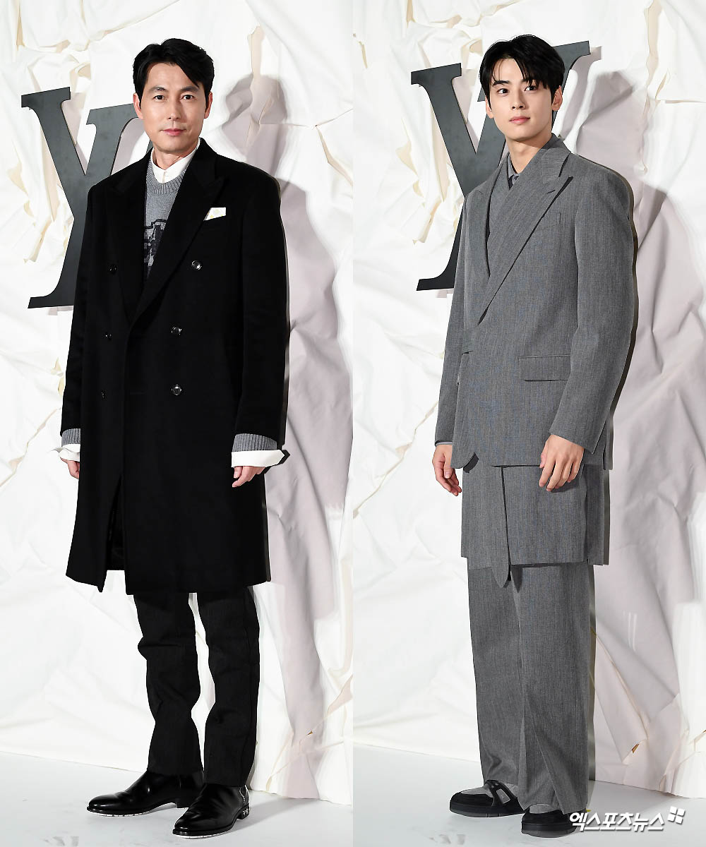 Actors Jung Woo-sung and Astro Cha Eun-woo, who attended the French luxury brand Louis Vuitton Maison Seoul Open event held in Cheongdam-dong, Seoul, on the afternoon of the 30th, have photo time.Jung Woo-sung visual is the realm of artJung Woo-sung smile of wineJung Woo-sung smile of piecesCha Eun-woo get off of pieceCha Eun-woo melt the cold in the fall nightCha Eun-woo really handsome