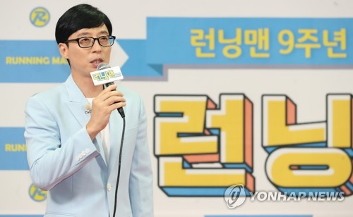 According to the results of the analysis by Smart Media Rep (SMR), which is entrusted with clip images of major broadcasters such as terrestrial, comprehensive programming channels, and CJ ENM on 31st, through its own statistical analysis system, Yoo Jae-Suk recorded 5,328,237 clips for about three months from August 1 to 28 this month.There are five entertainment programs that Yoo Jae-Suk has fixed.Among them, TVN I met with work, which lasted on the 26th, was the best with more than 14 million views and more than 1.56 million views per episode during the 9th broadcast.During that period, MBC TV What do you do when you play? And SBS TV Running Man also exceeded 12 million views and 11 million views respectively.Yoo Jae-Suk has been working as a crosswalker for three months.He led the talk across studios (KBS 2TV Happy Together) and outdoors (tvN You Quiz On the Block), and also introduced a new program Meeting in Work.Also, on the 9th anniversary of Running Man broadcast, I prepared a fan event, and I joined hands with Kim Tae-ho PD again.In , he transformed into a Top Model (Yuplash project) or a trot singer, Yusanseul (Mongpoyu project) for the first time in his life playing drums.The online response to this was hot, especially What do you do when you play?Was a stepping stone to the new Top Model of Yoo Jae-Suk, turning to the upward trend and succeeding in overturning the disappointing reaction at the beginning of the broadcast.The top-ranked clips of the playback also revealed the strength of Yoo Jae-Suk.In addition to talk and variety, Yoo Jae-Suks entertainments such as food (eating broadcast), dance, song, and performance were more colorful than ever.First, Yoo Jae-Suk took his attention with a combination of talk and Tikitaka with big guests such as Lee Hyori, Cha Seung-won and Na Young-Seok PD.Even though his face was reddened by Lee Hyoris high-level talk (individual clip number one, playback number about 750,000) it was possible to playfully confront Lee Hyori, who is self-deprecating, saying, I think Ill vomit, because it was a scene possible because it was Yoo Jae-Suk (10th, about 320,000 times).It was also the one who teased Cha Seung-won, saying, I came out to promote it openly (third, about 460,000 times), and the one who drew the candid answer to Na Young-Seok PD, Because of all the ratings (14th, about 230,000 times) Yoo Jae-Suk.Recently, Yoo Jae-Suk has been in the second heyday, expanding its stride not only through TV platforms but also through Netflix Youre the Beginner! series.Meanwhile, SMR analyzed that the age group of 20s and 30s, which appeared in the program, was dominated by 65% of the program.What do you do when you play I met on the job Running Man Hattoo