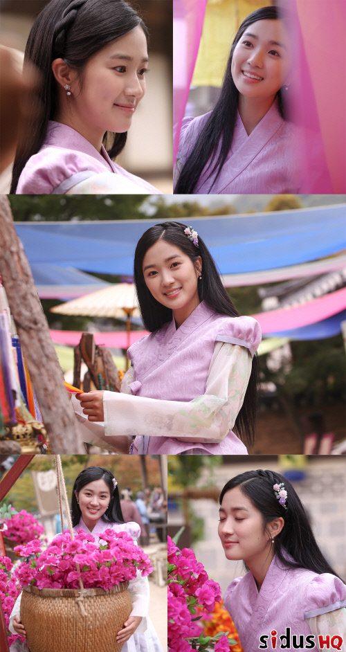 It revealed Gowoon historical drama visuals and neat charms on the set of MBCs drama How to Find Haru (hereinafter referred to as Some Day).Kim Hye-yoon in the public photo shows off his sweet and lovely visuals with a headdress that matches the color of Gowoon Korean traditional clothing at Some Day site.I smile between the colors of the cloth, and I take a beautiful flower and smell it, and it attracts attention with a different look from Dano in current uniform.Especially, it is curious to know what secrets are hidden and what stories are contained in the situation that it can be assumed that the Sunghwa, which is the amount of historical drama in Some day, is the previous work of the artist.On the other hand, Kim Hye-yoon reclaimed his memory on Some Day and reunited with Haru (Lord) who returned and redeemed the eyes of viewers. He also made a date in earnest, confessed his mind, and added fun to the drama.Especially, after realizing the feeling of love, it became ice in Harus touch and eyes, and after lovingly drawing a pure figure of shame and shame, it made a smile, but it met Haru who had not met during the hospital because of his illness and weakened, and he met her dramatically and burst into tears and made her first kiss.Some day is broadcast every Wednesday and Thursday at 8:55 pm.Photos  Provide Cydus HQ