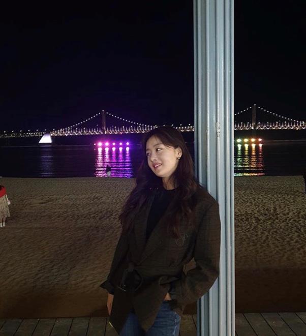 Han Sun-hwa flaunts unrivaled beautiful lookHan Sun-hwa uploaded several photos to his SNS on the 1st, along with an article entitled Its cold. Watch Flu.Han Sun-hwa, dressed in a sophisticated attire in the public photo, shows off his innocent visuals, his subtle Smile stands out.Meanwhile, Han Sun-hwa appeared in the OCN drama Save Me 2, which last June.