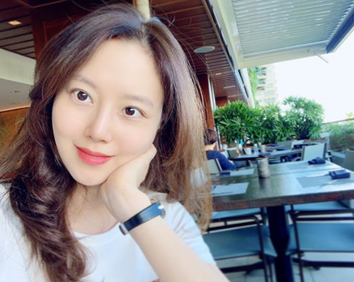 Actor Moon Chae-won reveals morning with innocent beautiful looksOn the first day, Moon Chae-won posted a picture on his Instagram account without any writing.The photo shows Moon Chae-won, who is a person, taking a selfie.Fans who encountered the photos responded to Good morning, It is so beautiful, It is honorable, and poured praise on Moon Chae-wons beautiful look.Moon Chae-won has appeared in the TVN drama Kyeryong Sun-Nyeojeon, which ended in December 2018.