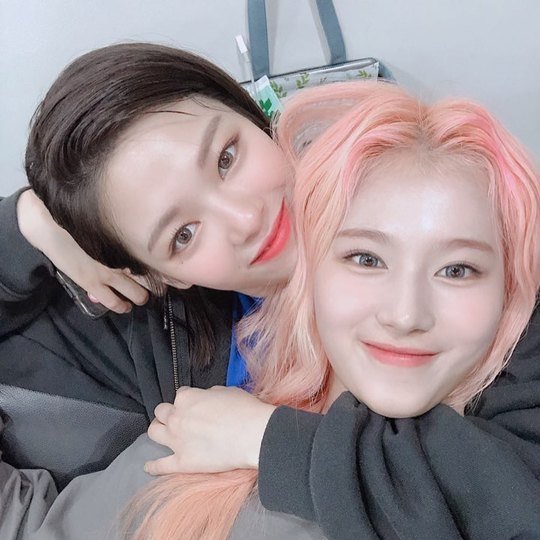 Group TWICE member Sana celebrated Jeongyeons 24th birthday.My 115. (We are 230 because I think my feet are getting a little bigger these days) I think my feet are getting a little smaller these days, so its perfect, Sana said on the official Instagram of TWICE on November 1.Where is the watchpers birthday Chukahae to Charang and posted a picture.Inside the picture was a picture of Jeongyeon hugging Sana, who smiles brightly at the camera.The fresh beauty of the two catches the eye, and the reverse visuals of the two men transformed into a hat longevity and a mermaid princess in Alice in the Wonderland in another photo are also outstanding.Fans who responded to the photos responded such as This is the best combination, Happy birthday to Jeongyeon and I love you.delay stock