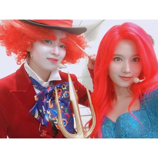 Group TWICE member Sana celebrated Jeongyeons 24th birthday.My 115. (We are 230 because I think my feet are getting a little bigger these days) I think my feet are getting a little smaller these days, so its perfect, Sana said on the official Instagram of TWICE on November 1.Where is the watchpers birthday Chukahae to Charang and posted a picture.Inside the picture was a picture of Jeongyeon hugging Sana, who smiles brightly at the camera.The fresh beauty of the two catches the eye, and the reverse visuals of the two men transformed into a hat longevity and a mermaid princess in Alice in the Wonderland in another photo are also outstanding.Fans who responded to the photos responded such as This is the best combination, Happy birthday to Jeongyeon and I love you.delay stock