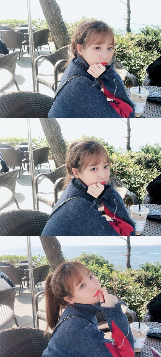 Yura has revealed her current status in Jeju Island.Yura of Group Girls Day posted several photos on his instagram on the 1st with an article called IN JEJU.The photo shows Yura staring at the camera wearing a thick winter clothes with her head tied in a ponytail.The white skin and clear features that are more prominent in natural light caught the attention of netizens.When the photos were released, netizens responded in various ways, such as heart assault, true love, Why is it getting younger?On the other hand, Yura appeared on TVN Seoul Mate 3 which last September.Photo: Yura Instagram