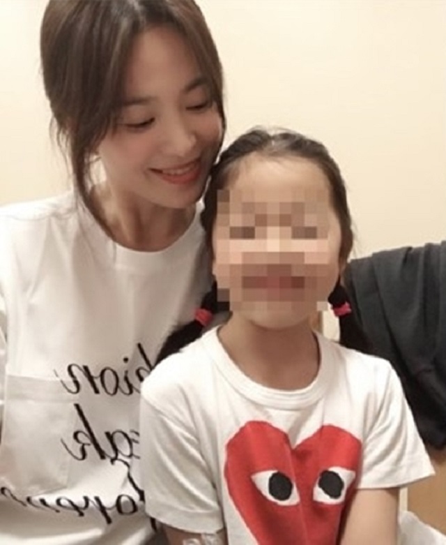 Actor Song Hye-kyo has revealed his surprise recent situation on his SNS (social network service).Song Hye-kyo posted photos of his nephew and recent situation on his Instagram story on the 1st.In the public photos, there was a picture of Joka fool Song Hye-kyo, who is smiling with his nephew and nephew.On the other hand, Song Hye-kyo continues to work on the existing brand model after divorce with Actor Song Jung-ki in July, but his work is resting after the TVN drama Boyfriend which was concluded earlier this year.It is said that he is reviewing the appearance of Lee Joo-youngs new film Anna, which entered Chungmuro ​​as Single Rider as his next work.