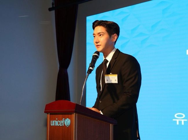 Miss, Heavy Moment...Choi Siwon celebrates 25th anniversary of UNICEF committee Group Super Junior Choi Siwon celebrated the 25th anniversary of the founding of the UNICEF Korea Committee.Choi Siwon posted a picture and a picture on his instagram on the 1st, 44 years of receiving the aid of On World. 25 years of helping On World child.The photo shows Choi Siwon attending the 25th anniversary of the founding of the UNICEF Korea Committee.Choi Choi Siwon also spoke on stage and celebrated the 25th anniversary of the founding of the UNICEF Korea Committee.Choi Siwon said, As the SEK representative of the UNICEF Korea committee, it was a moment when the sense of mission came more heavily.I sincerely congratulate you on the 25th anniversary of the UNICEF Korea Committee, and I will do my best to help all children face a happy world. Choi Choi Siwon has been engaged in various activities since he was appointed UNICEF SEK representative in 2015.In April, he received a UNICEF certificate of appreciation, showed good influence and is loved by many.