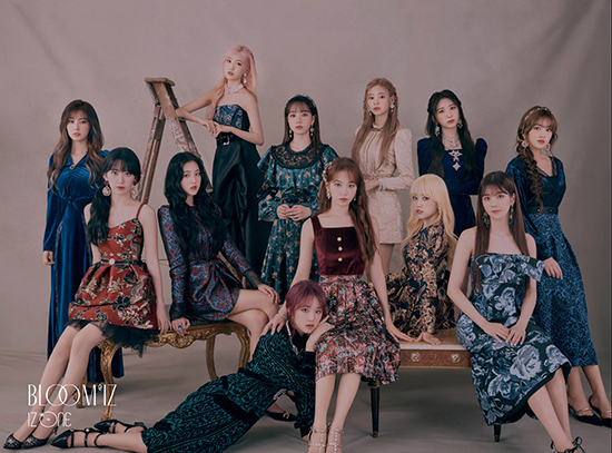 Teaser, a group of Bloom Eyes IZ*ONE, attracts attention.On the 2nd, IZ*ONE official SNS and home page revealed the BLOOM*IZ group Teaser.On the 1st, IZ*ONE (Jang Won-young, Miyawaki Sakura, Jo Yu-ri, Choi Ye-na, Ahn Yu-jin, Yabuki Nako, Kwon Eun-bi, Kang Hye-won, Honda Hitomi, Kim Chae-won, Kim Min-joo and Lee Chae-yeon) made their first full-length album, BLUMEIZ (BLUME) through the official noon page on the 1st. OOM * IZ) Jang Won-young, Ahn Yu-jin, and Nako Yabukis personal official photo.As with the official photo of the members who were opened earlier, the official photo of Jang Won-young, Ahn Yu-jin and Yabuki Nako was also released in three versions of I WAS / I AM / I WILL (I Woz / IM / I Will).IZ*ONE, which has released all of its personal Teaser and group Teaser. In the future, it is noteworthy what Teaser will make Wizwon excited.On the other hand, IZ*ONEs first full-length album Bloom Eyes will be released on various online music sites at 6 pm on the 11th.