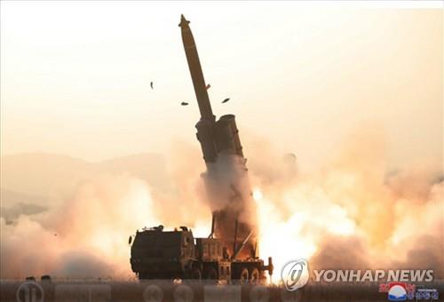 북 "초대형 방사포 시험사격 성과적으로 진행" (서울=연합뉴스) 북한이 지난달 31일 초대형 방사포 시험사격을 성공적으로 진행했다고 조선중앙통신이 1일 보도했다. 중앙통신이 홈페이지에 공개한 시험사격 사진. 2019.11.1       [국내에서만 사용가능. 재배포 금지. For Use only in the Republic of Korea. No Redistribution]