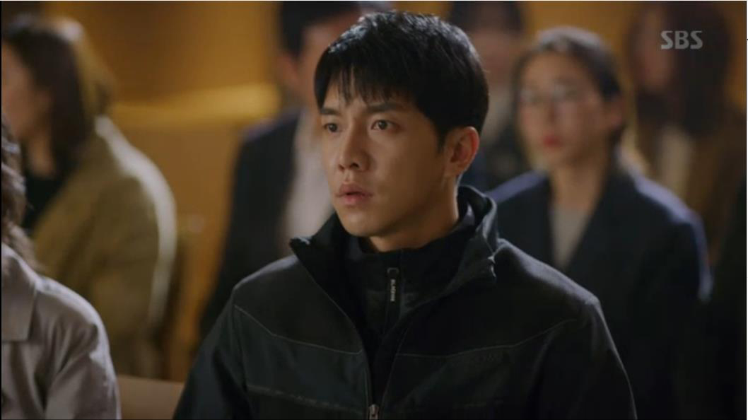 Beg forgiveness in front of the people!Vagabond Lee Seung-gi pointed to the president as the backbone of the tragic accident and gave a breathtaking catharsis with a heavy counter punch to the forces of great evil.In the 13th episode of SBSs Lamar Jackson Vagabond (VAGABOND) (playplayed by Jang Young-chul, director Yoo In-sik/production Celltrion Entertainment CEO Park Jae-sam), which aired on the last 2nd, Chae Seung-gi was behind the ferry accident that killed innocent citizens, and President of the Republic of Korea Jungkook-pyo (Yun) Yun-shik Baek) was pictured flipping the world to a headHowever, Jungkook Pyo put Yoon Han-ki (Kim Min-jong) as a shield, and Yoon Han-ki once again shocked and creeped the house theater with the shock of attempting suicide.Kim If (Jang Hyuk-jin), who entered court with Cha Dal-gun and Gohari (Bae-ji), testified that it was Michael, vice president of Asia at John Enmark, not Dynamic, who bought Planes terror.Kim if released a video showing the circumstances of receiving $5 million in remittances from Michael as evidence.The judge, Seok Soo-il (Yoon Da-hoon), ruled that Dynamics should pay a total of 11.5 billion won in alimony to the bereaved families by asking for employee management and security responsibility, and then said that he would file a criminal complaint against John Enmark on the charges of terror of the B357.Jungkook called Yoon Han-ki, and Yoon Han-ki promised to write it all over.On the way back, Yoon Han-ki found that the tablet PC, which contained the transaction between himself and Jessica Lee (Moon Jung-hee) and Jungkook in his car console box, disappeared, and cried in despair after seeing someone leave a bottle of Yangju and a box of lightning bolts in the passenger seat.Jungkook said in a hasty speech to the public, I will dismiss Yoon Han-ki, the chief of all suspicions, and Ahn Ki-dong, the head of the NIS, as of this time. Yoon Han-ki finally attempted suicide.Moreover, when she was informed that Hong Seung-beom (Kim Jung-hyun), who had asked Lily (Park Ain) to go to the United States of America and summon her, had not gone to the United States of America, she felt uneasy and ordered Lily to investigate Oh Sang-mis background and said, Send some things to Cha Dal-gun.Its a lot more powerful than a bomb. He was shocked when the cloud video Hoonie had taken on Planes was sent to his cell phone.The creepy ending, which called Who are you!, was unfolded when Cha Dal-geon received a call from the caller limit, making them unable to let go of the tension whether another threat was posed.On the same day, Jerome (Yoo Tae-oh), who thought he was dead, was shocked by the megaton-class reversal.Kim If, who was on the convoy, asked the suspect investigator to release the handcuffs, We alone, and said, Where are you at the lodgings?I asked him to take me to the hotel. As soon as he spoke out, Jerome, disguised as a prison officer, climbed into the convoy.Kim if, who recognized Jerome, was lucid to stop the car, but eventually he was knocked out and dragged somewhere.With the announcement of the president Jungkook behind the Planes crash, new anti-war events continued, and the existence of another behind-the-scenes force was further shocked.Viewers who watched the broadcast are responding such as Real John Jam yesterday, Story exciting!, When are you waiting for next week?Meanwhile, the 14th episode of SBSs Lamar Jacksons Vagabond will air at 10 p.m. on the 9th (Saturday).iMBC Baek A-young  Screen Capture SBS