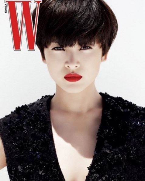 Actor Song Hye-kyo released a photo of the Magazine Cover version version 10 years ago.Song Hye-kyo posted a Cover version version photo of W Korea Magazine in 2009 on Instagram on the 3rd.Ten years later, the unchanging beauty attracted attention.The netizen responded, It is still too pretty.