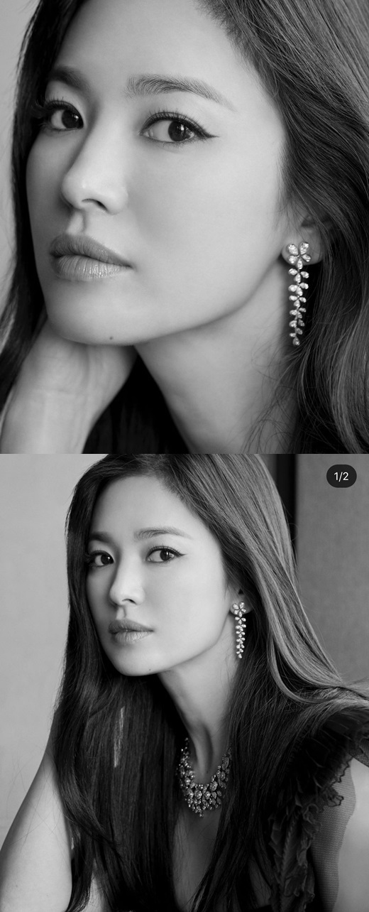 Actor Song Hye-kyo released a photo of the Magazine Cover version version 10 years ago.Song Hye-kyo posted a Cover version version photo of W Korea Magazine in 2009 on Instagram on the 3rd.Ten years later, the unchanging beauty attracted attention.The netizen responded, It is still too pretty.