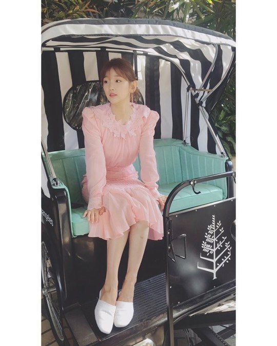 Actor Park So-dam shows off her princess-like figurePark So-dam posted a photo on his instagram on November 3 with an article entitled Gazaa.Inside the photo was a picture of Park So-dam in a pink One Piece, who is smiling in a rickshaw.Park So-dams fresh look and beauty catch the eye.The fans who responded to the photos responded I love you, I am like a real princess and I am so beautiful.delay stock
