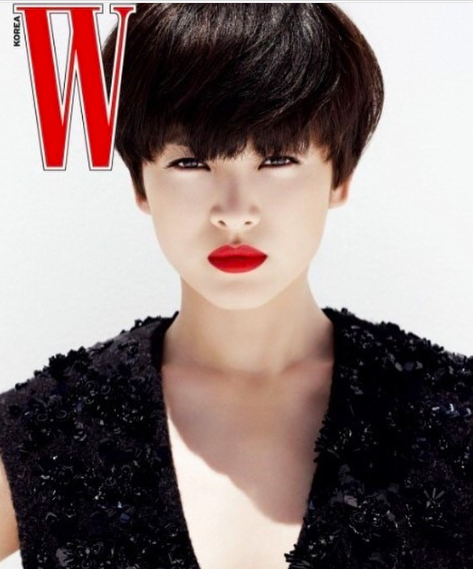 Actor Song Hye-kyo posted a magazine cover photo more than a decade ago, which inspired nostalgia for viewers.Song Hye-kyo posted a picture on his SNS on the 3rd with the keyword # Memories. The photo shows Song Hye-kyo in the magazine W Korea.It is estimated to be a 2009 cover and the Short cut and red red lip are impressive.The reaction of the acquaintances and fans who saw this was warm.Actor Song Yoon-ah admired Song Hye-kyos consistent beauty, saying, What are you doing now? And fans reactions such as I was so pretty at this time, but I am still pretty continued.On the other hand, Song Hye-kyo donated Hangul guides to Korean historical sites around the world with Professor Seo Kyung-duk on the 9th of last month.Song Hye-kyo SNS