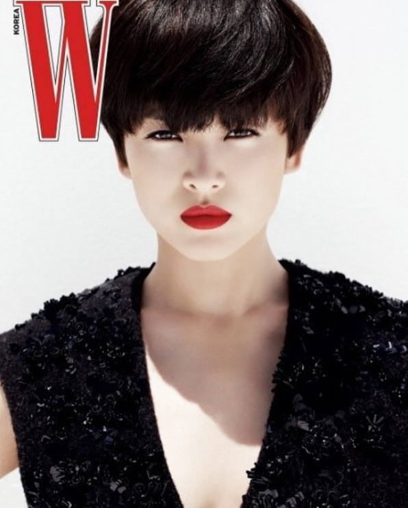 Actor Song Hye-kyo remembered his appearance 10 years ago.Song Hye-kyo posted a cover of the 2009 fashion magazine W KOREA with his Memories on his instagram  on the 3rd.In the photo, Song Hye-kyo, who shows off her charisma with short cut and red lip, is seen. Beautiful visuals attract attention.On the other hand, Lee Jin-jin, who is best in Song Hye-kyos post, left a heart, and Park Sol-mi and Song Yoon-a added a warm-hearted Comment by writing What is it now?Photo = Song Hye-kyo Instagram  