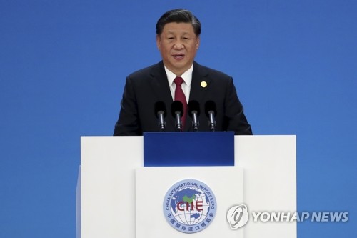 시진핑, 상하이 국제수입박람회 개막 연설 (상하이 AP=연합뉴스) 시진핑 중국 국가주석이 5일 상하이에서 열린 제2회 국제수입박람회 개막식에서 연설하고 있다. 시 주석은 대외 개방을 더 확대하겠다고 밝혔다. leekm@yna.co.kr