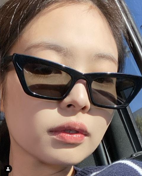BLACKPINK Jenny Kim has styled herself with sunglassHe posted a picture on the Instagra on Thursday of him writing a sunglass.Jenny Kim has caught the eye with clean skin despite super-close shootingMeanwhile, BLACKPINK recently acted as Kill Dis Love.