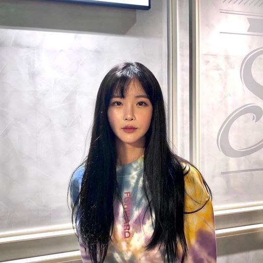 Hyunyoung showed off her more beautiful beauty ahead of the tenth anniversary comeback.Hyunyoung, from group Rainbow, uploaded a picture to her Instagram on November 6 with the phrase far-flung.In the photo, Hyunyoung stares at the camera with a glaring look, and he has a long straight hair and a clear eye.han jung-won