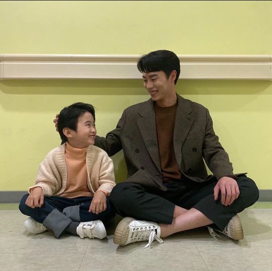 Actor Lee Jae-wook has unveiled his warm-hearted time with Child Actor.Lee Jae-wook posted a picture on her Instagram on November 6 with an article entitled Big Moby Dick. Little Moby Dick.The picture shows Lee Jae-wook sitting side by side with the child actor, and Lee Jae-wooks smile, which is clear and smiles, catches the eye.Handsome visuals stand out, as do the sculptures of Lee Jae-wook.Actor Italy, who encountered the photo, commented, Oh it looks like, I feel like a father.delay stock